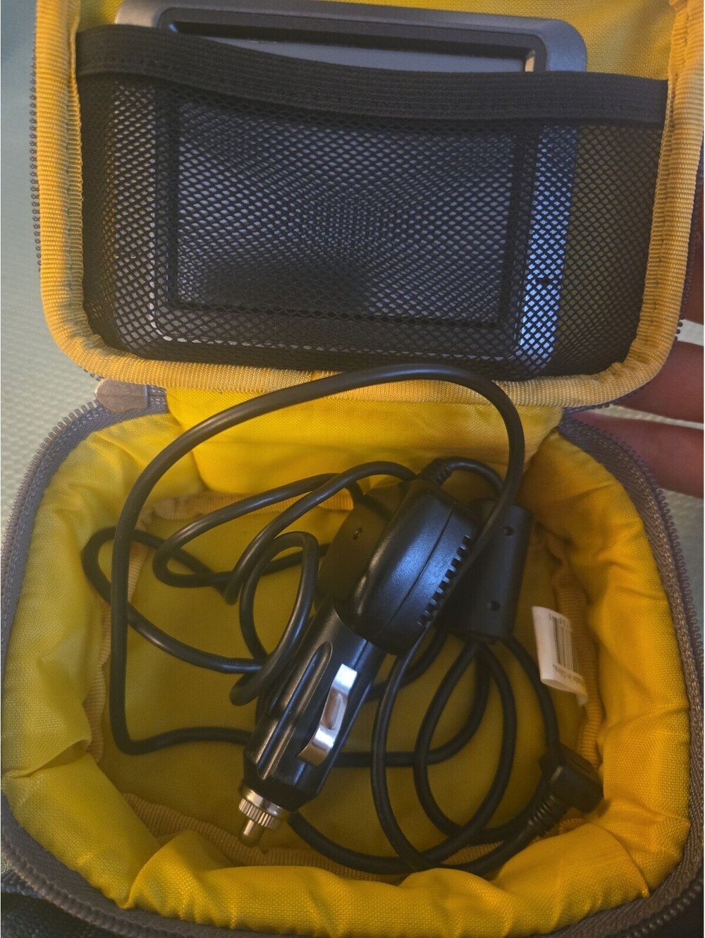 Garmin Nüvi GPS System Bundle with Car Charger and Travel Case - Picture 2 of 4